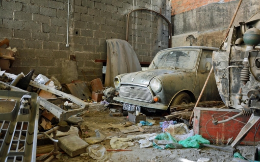 The beauty of the rusting bodies: pictures of car abandoned