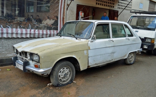 The beauty of the rusting bodies: pictures of car abandoned