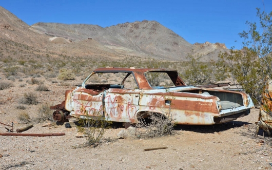 The beauty of the rusting bodies: pictures of car abandoned