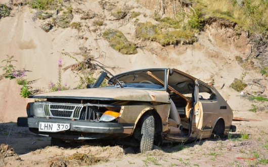 The beauty of the rusting bodies: pictures of car abandoned