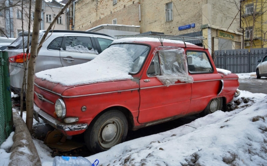 The beauty of the rusting bodies: pictures of car abandoned