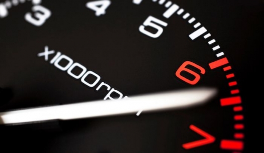 The principle of operation of the limiter of revolutions of the engine and their types: explained in simple words