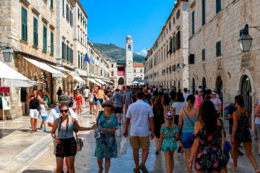 Tourists kill the story: 16 number of places in the world, the originality of which we've lost forever
