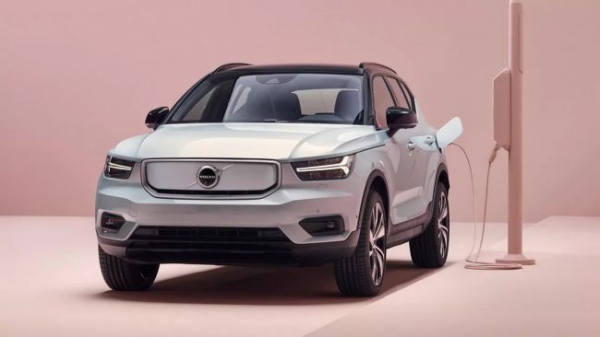 Volvo plans to show two new crossover