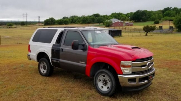 The American collected two unique cars Ford SUV