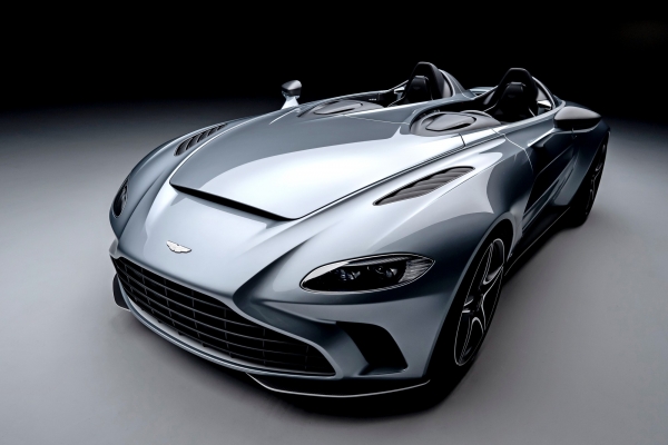Aston Martin V12 Speedster: road fighter without the windscreen