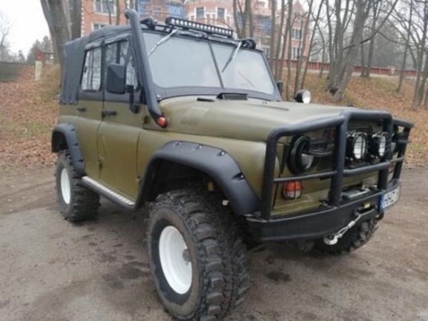 Craftsmen improved the permeability UAZ “hunter”