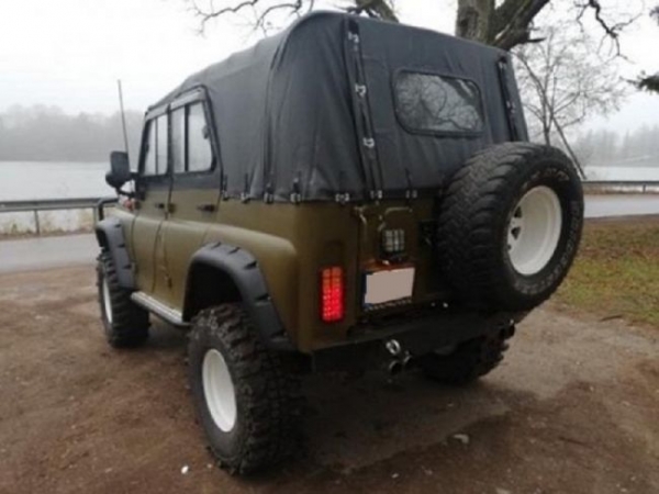 Craftsmen improved the permeability UAZ “hunter”