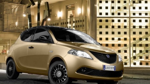 Lancia introduced a hybrid version of the baby Ypsilon