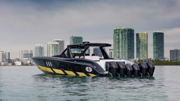 Company Cigarette Racing and designers of Mercedes-AMG has created a boat and dedicated it to the SUV G 63