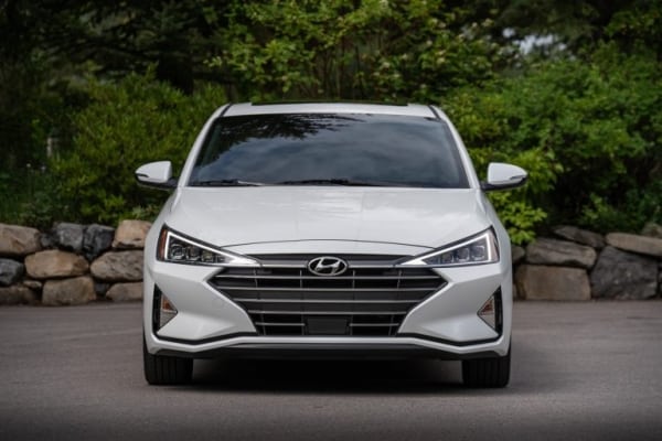 New Hyundai Elantra against the old: what is beautiful?