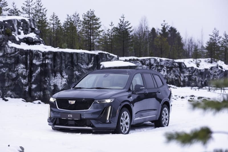 Get acquainted with the Cadillac and in the market for a XT6 XT5. Big surprise from 