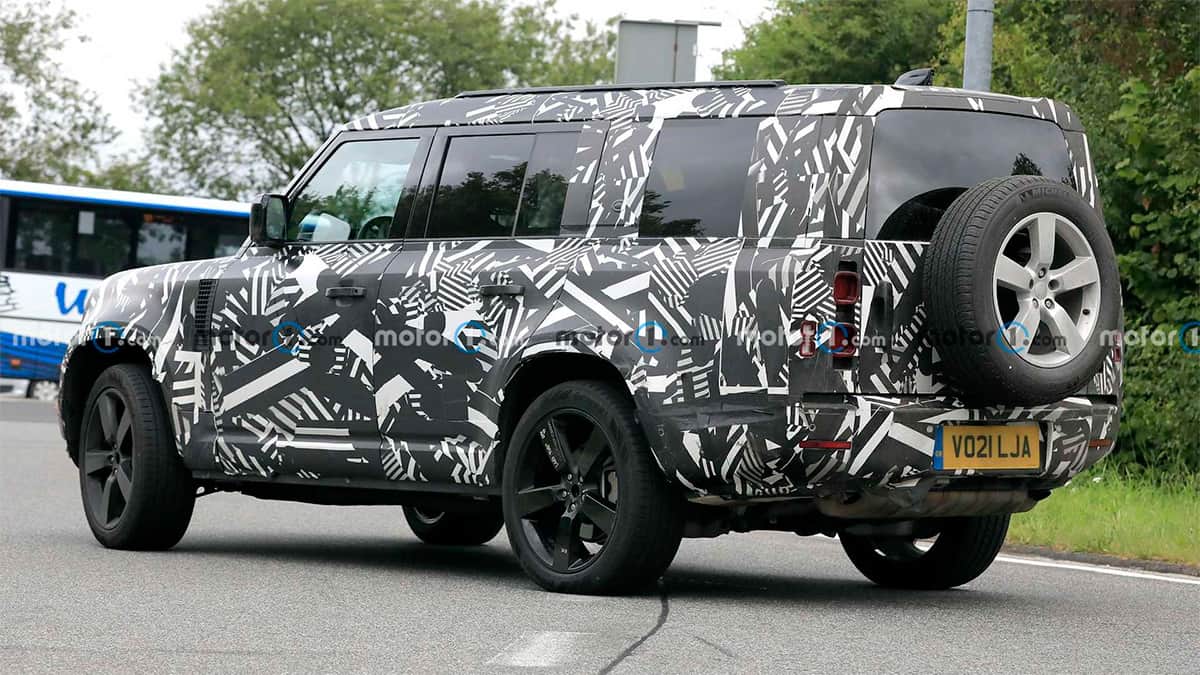 Land Rover Defender with three rows of seats first seen in tests