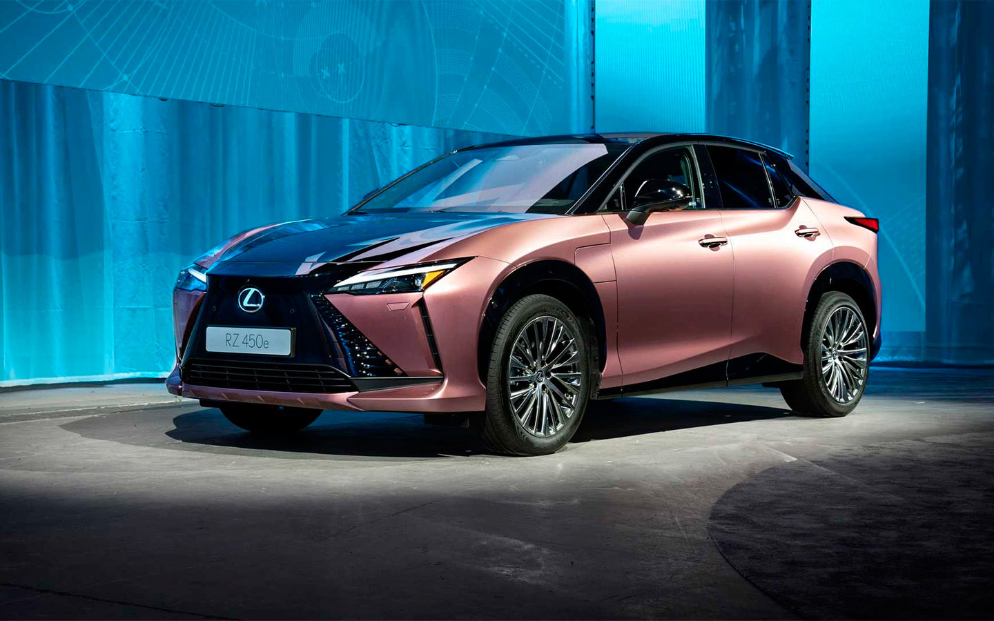 Lexus showed a new crossover RZ 450e