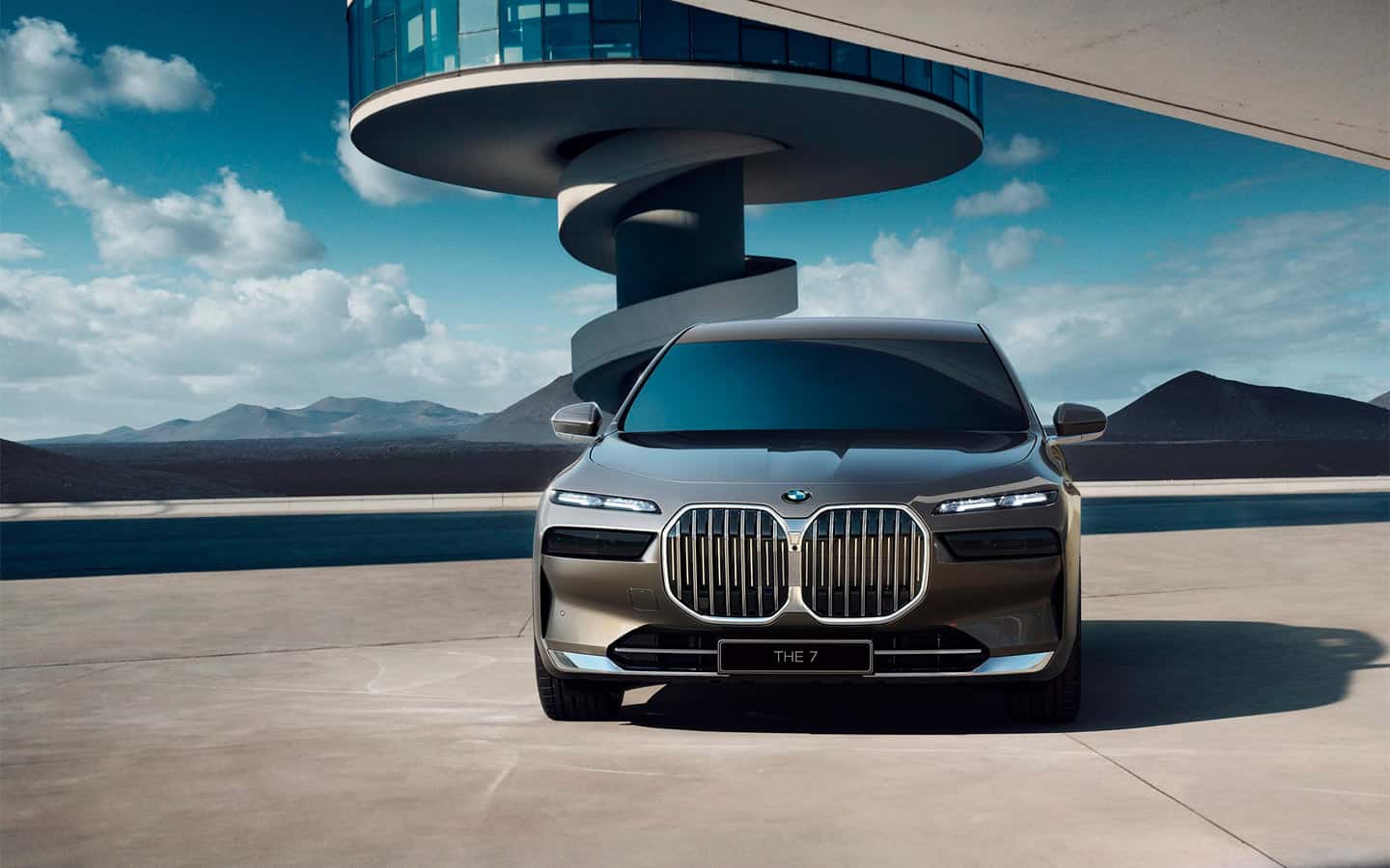 The new BMW 7-Series received the first special version with a 31.3-inch 8K screen