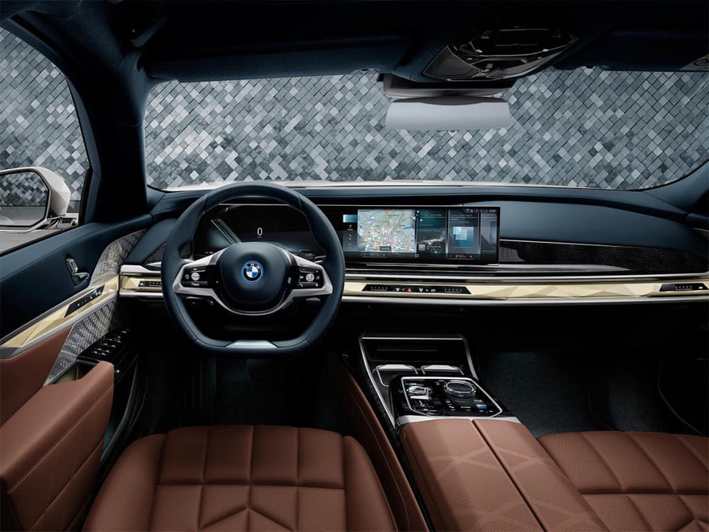 The new BMW 7-Series received the first special version with a 31.3-inch 8K screen