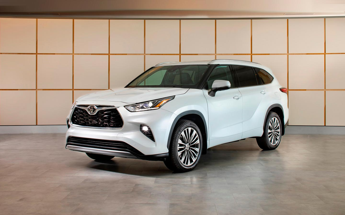 Crossover Toyota Highlander has been updated and received a turbo engine