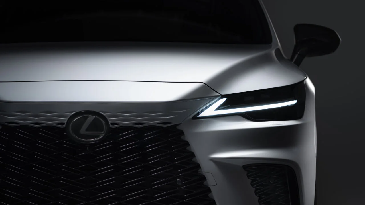 Lexus has announced the date of the premiere of the new RX